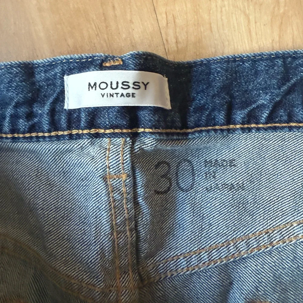 Moussy Vintage Dark Blue Wilson 100% Cotton Denim Frayed Hem Shorts NWT Size 30 - Picture 11 of 13